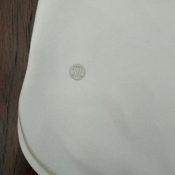 NWOT Lululemon On the Fly Woven Skirt Silverstone Size 6 - Picture 5 of 6